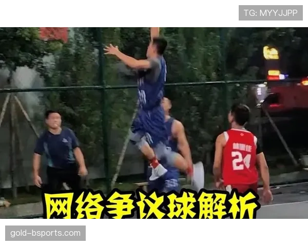 篮球规则解析:走步和两次运球区别的关键判定点 篮球规则解析:走步和两次运球区别的关键判定点